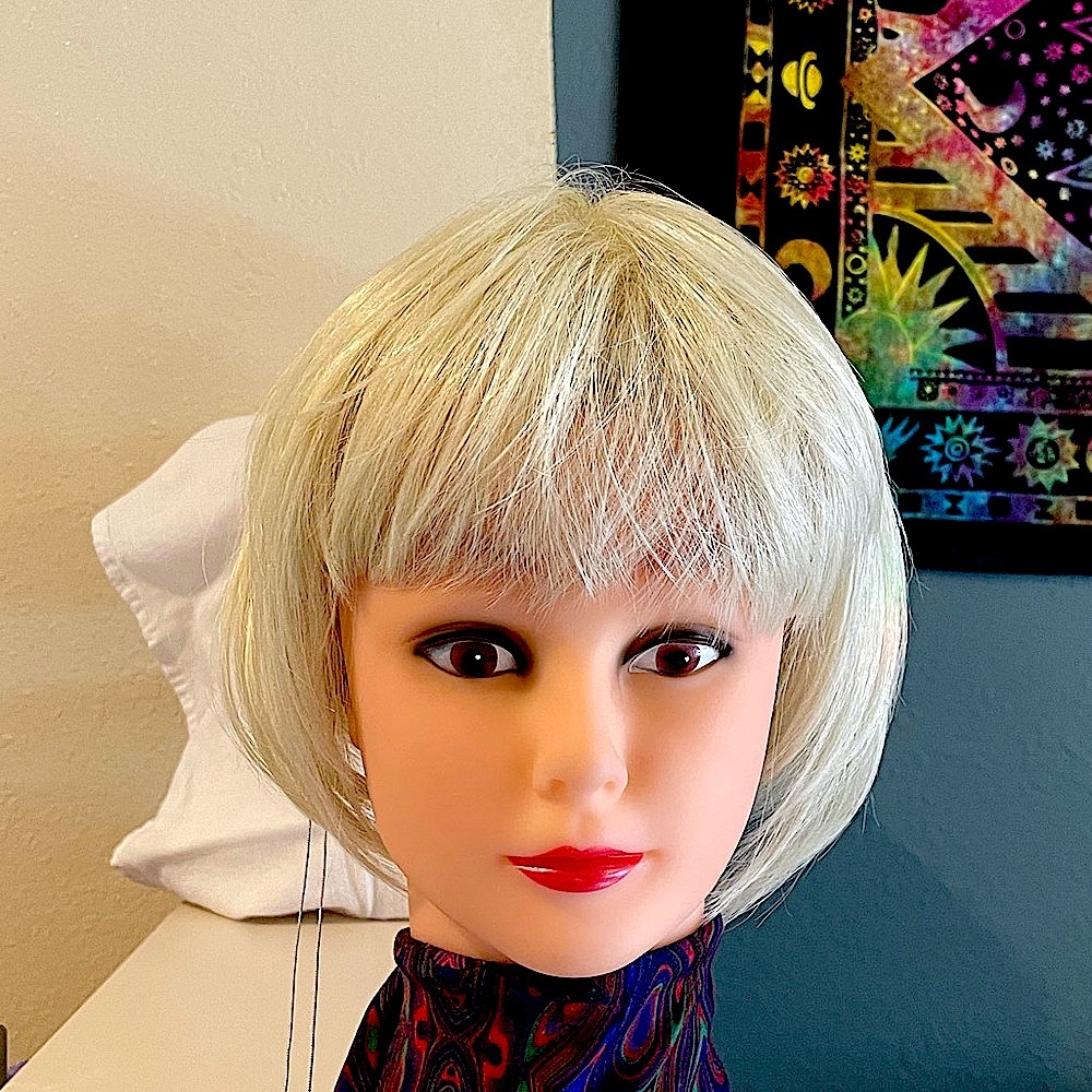 Daisy Fuentes Modern Bob wig